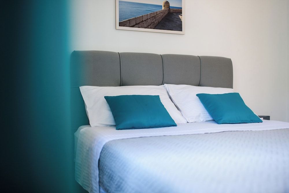 undefined California Apartments II 9