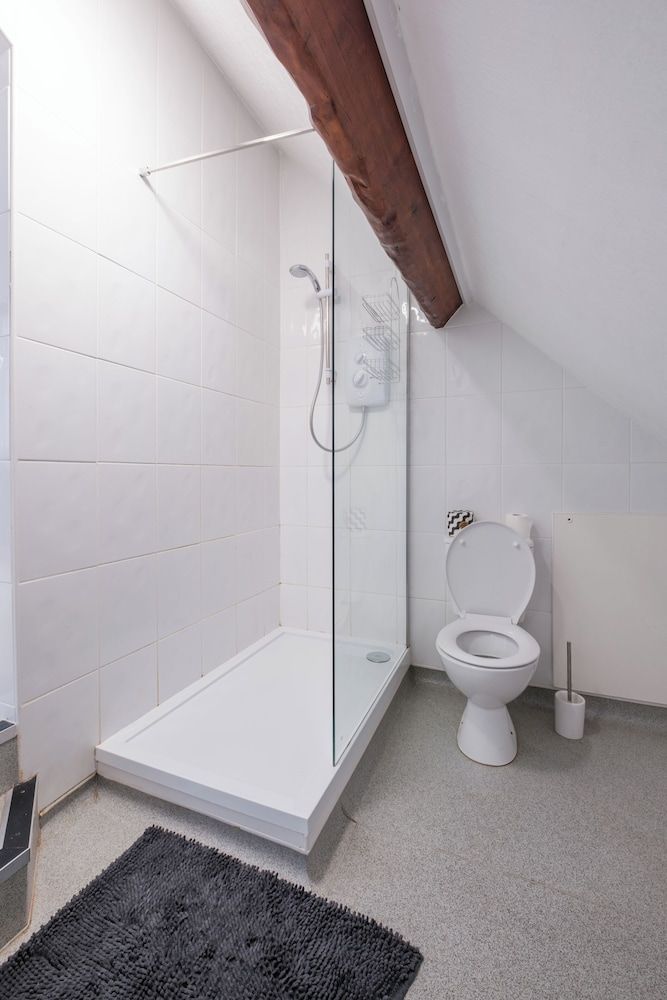 OYO The Pickering Park Standard Twin Room, 2 Twin Beds (Shared Bathoom) 11