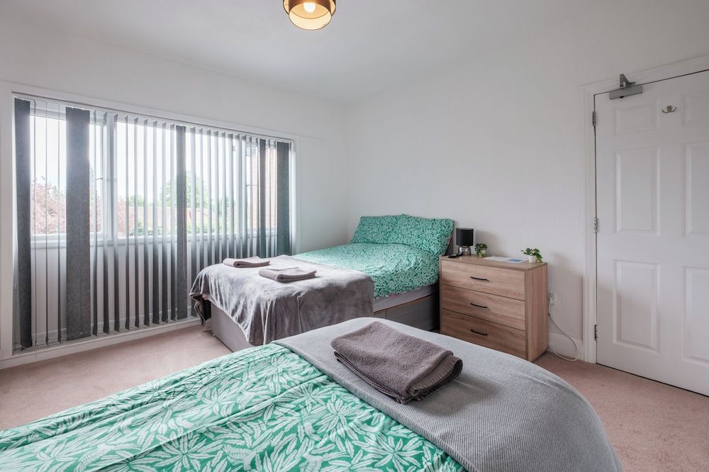 OYO The Pickering Park Standard Twin Room, 2 Twin Beds (Shared Bathoom) 6