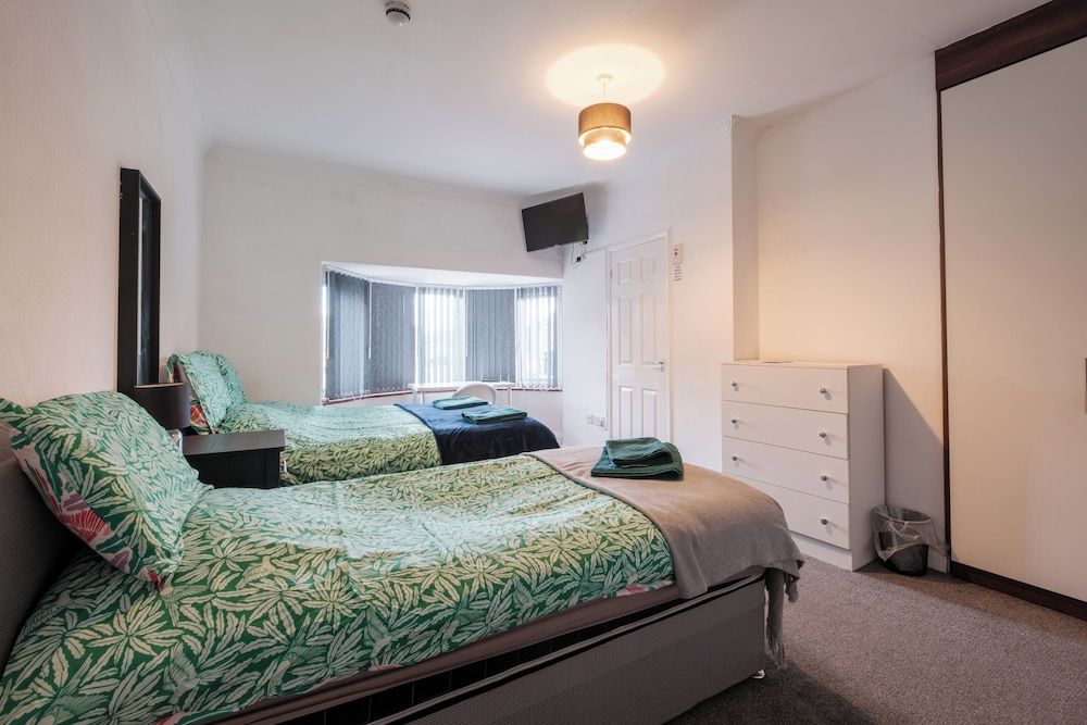 OYO The Pickering Park Standard Twin Room, 2 Twin Beds (Shared Bathoom)