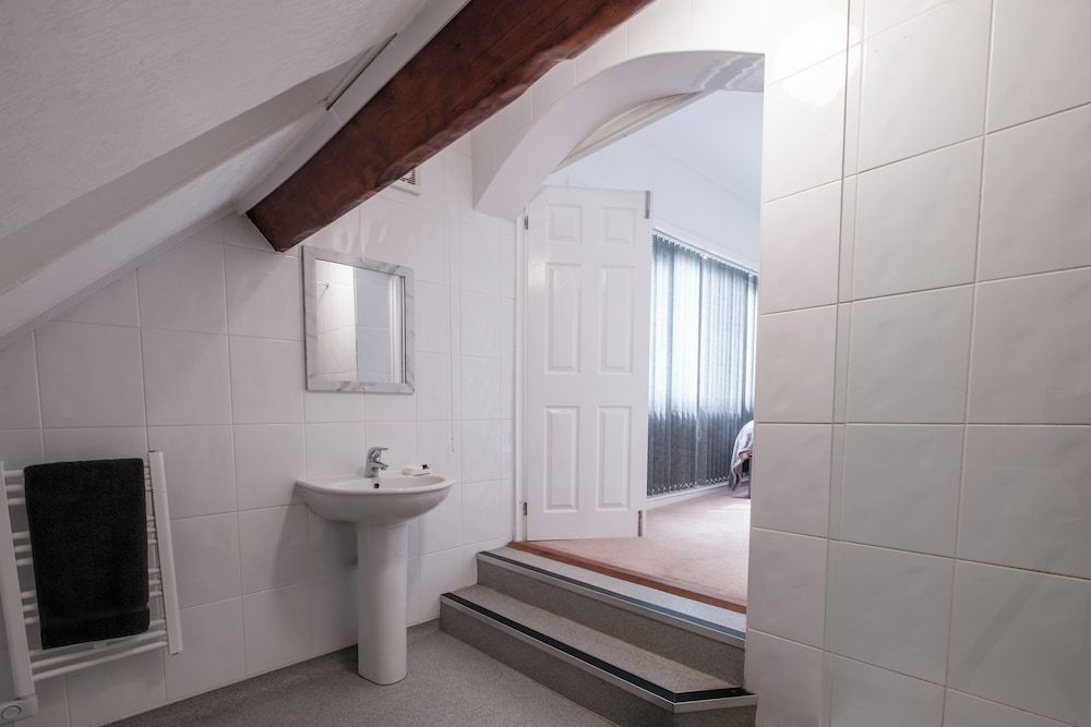 OYO The Pickering Park Standard Twin Room, 2 Twin Beds (Shared Bathoom) 10