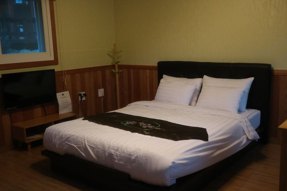 Nature and Healing Bed Room (8 PY) 2