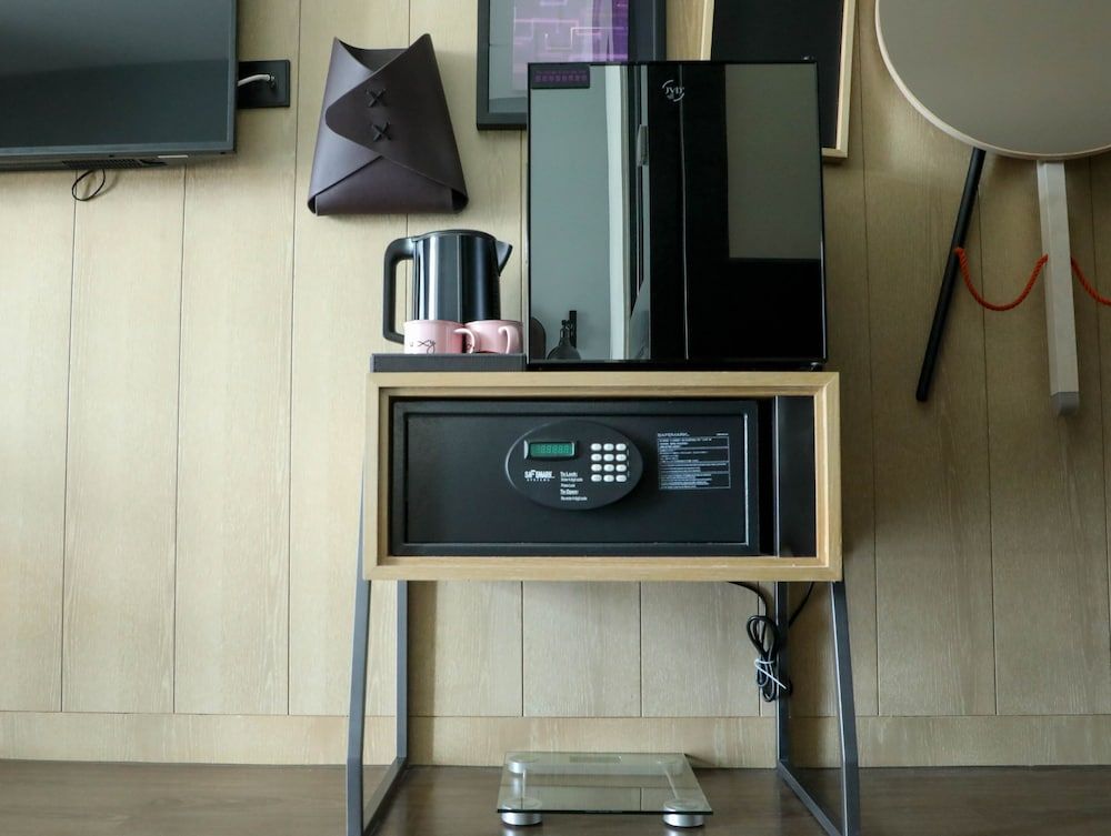 Moxy Shenzhen North Station Room, 1 King Bed, City View 9