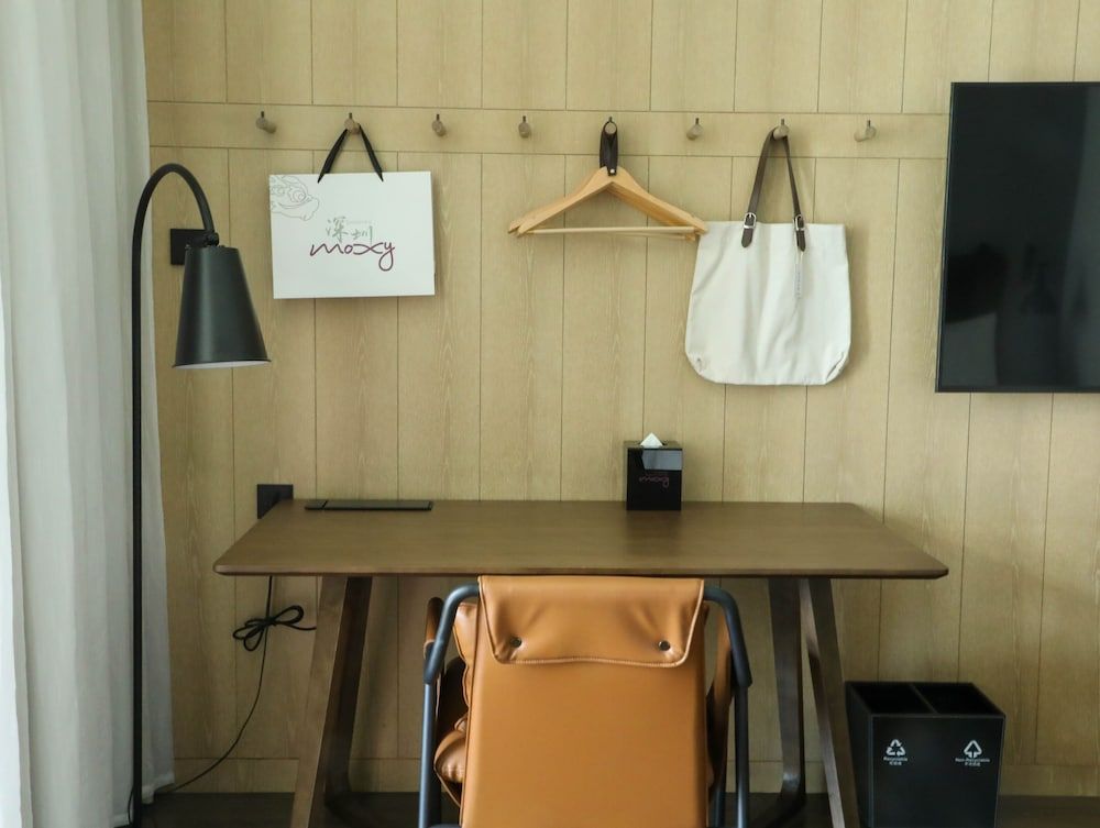 Moxy Shenzhen North Station Room, 1 King Bed, City View 12