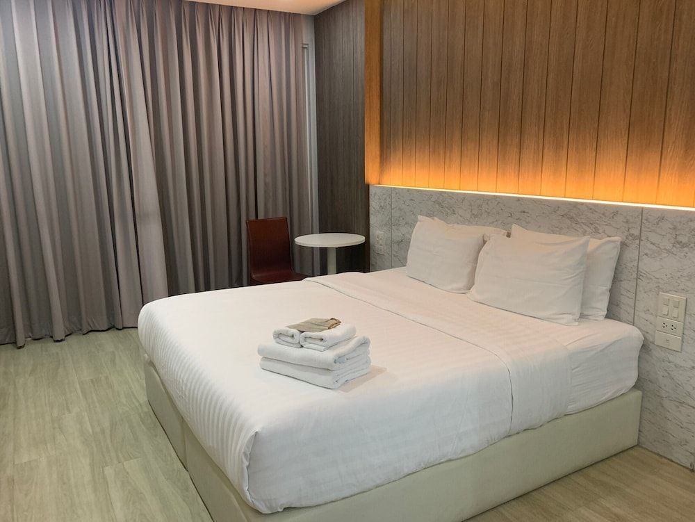 Phurinda Residence Deluxe Room 3