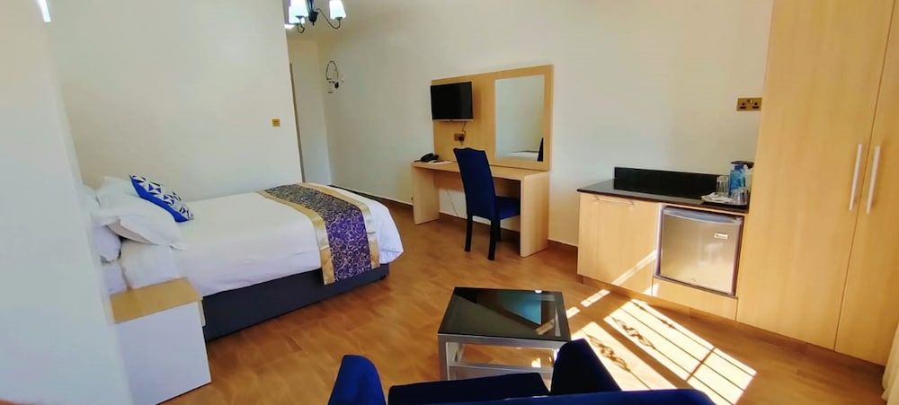 undefined Hays Suites 10