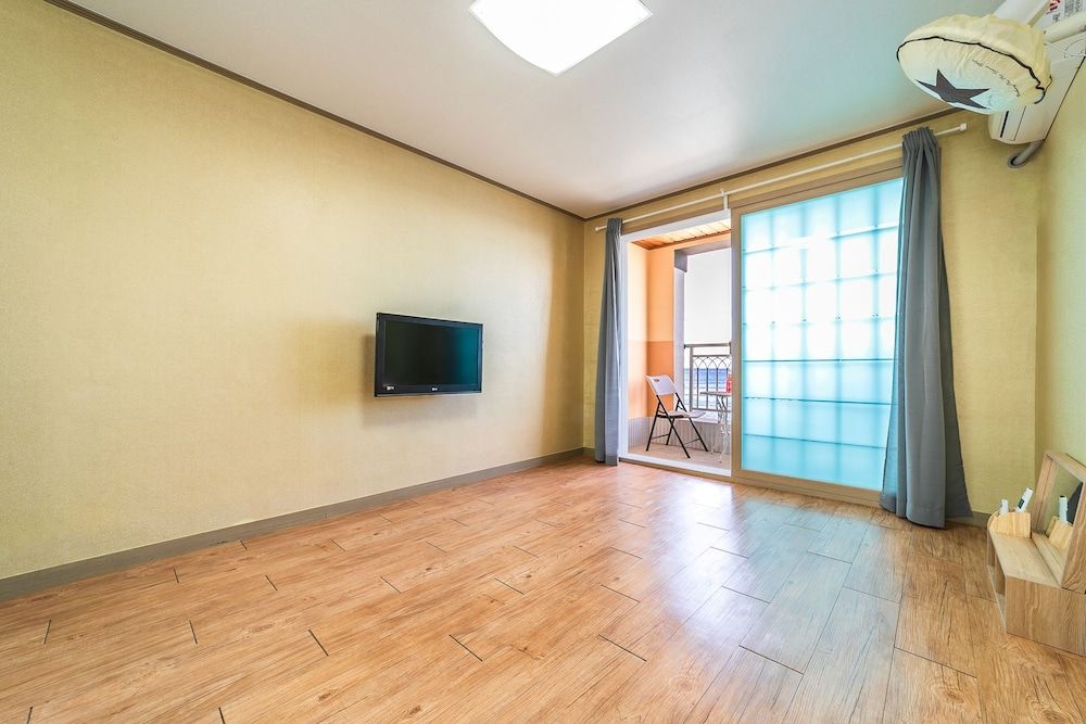 Haelim Pension Room, Ocean View (Ondol - No in-room BBQ) 8