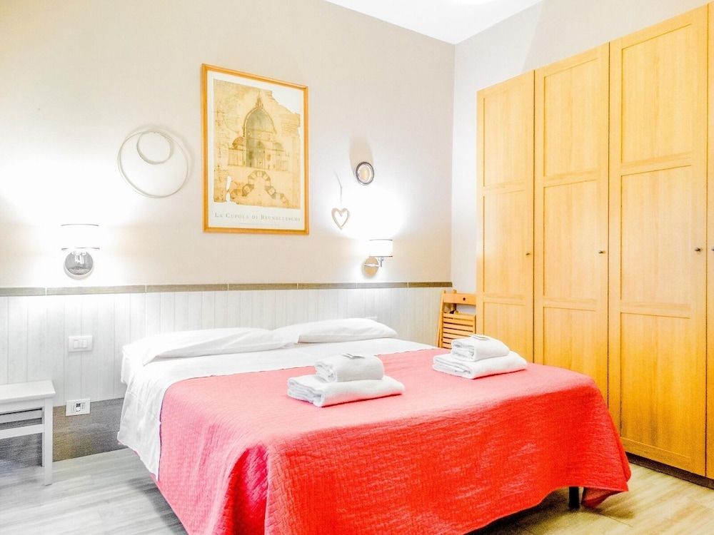 Il Giglio Guest House Deluxe Triple Room, Ensuite, City View 4