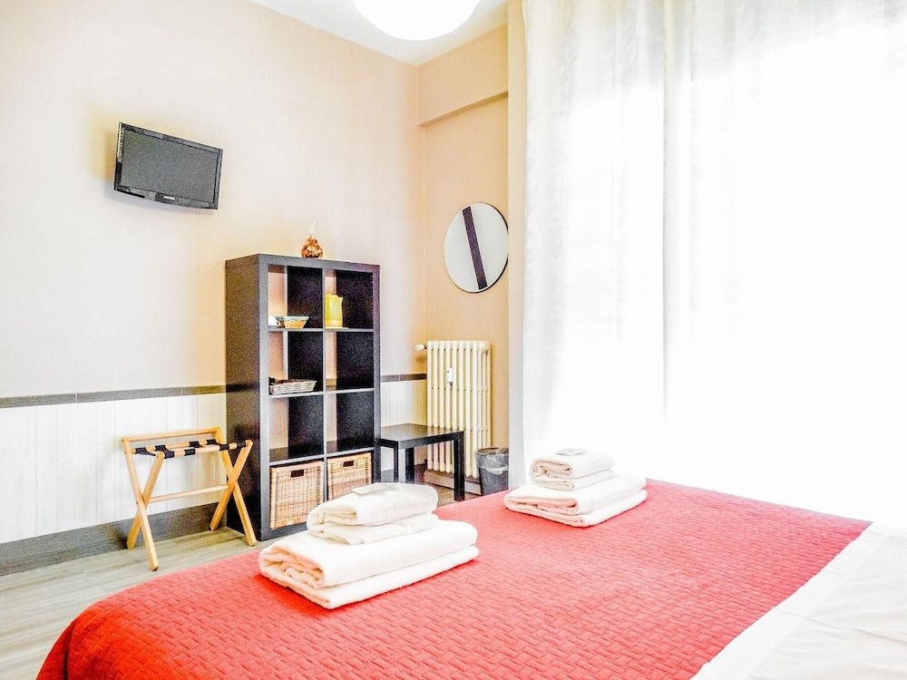 Il Giglio Guest House Deluxe Triple Room, Ensuite, City View 14