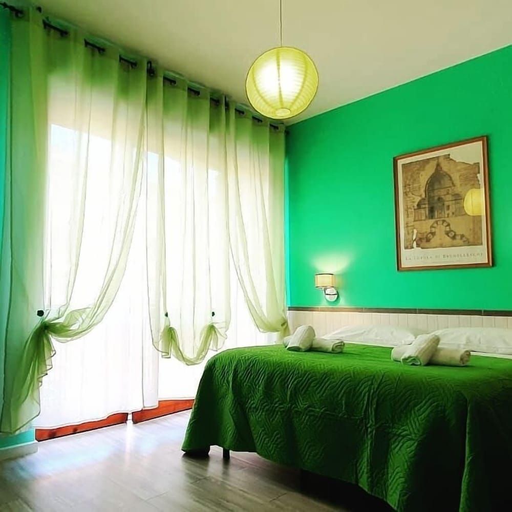 Il Giglio Guest House Deluxe Triple Room, Ensuite, City View 3