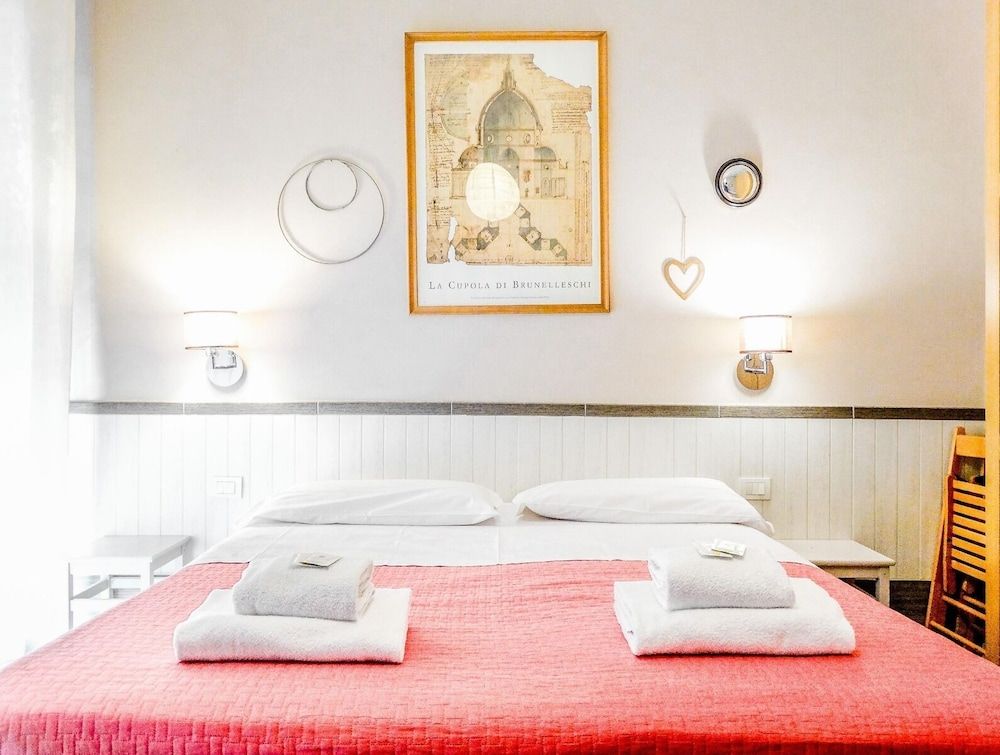 Il Giglio Guest House Deluxe Triple Room, Ensuite, City View 5