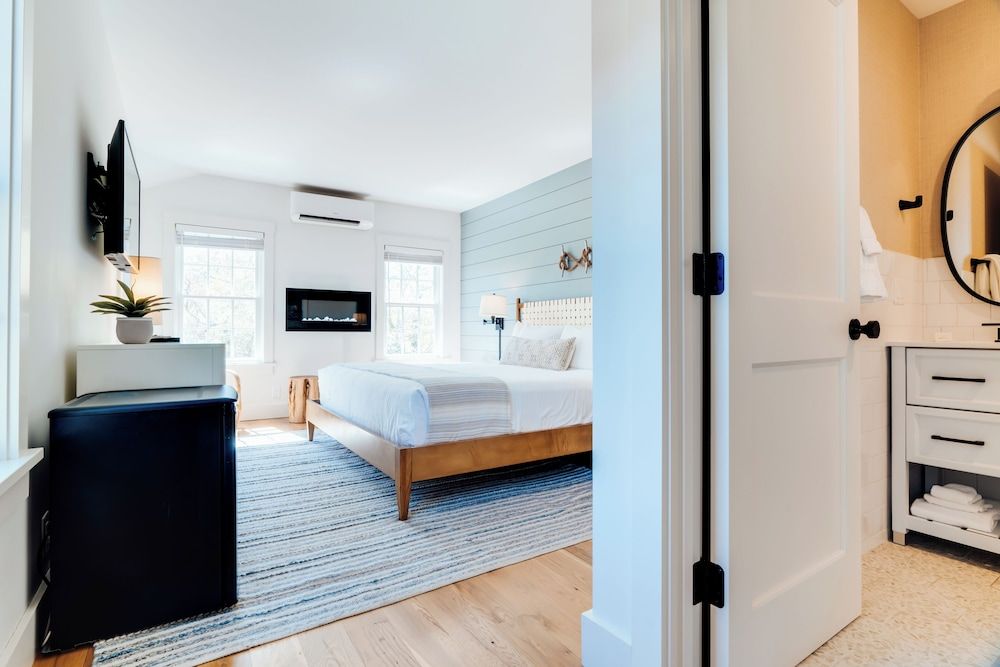 Standard Room, 1 King Bed