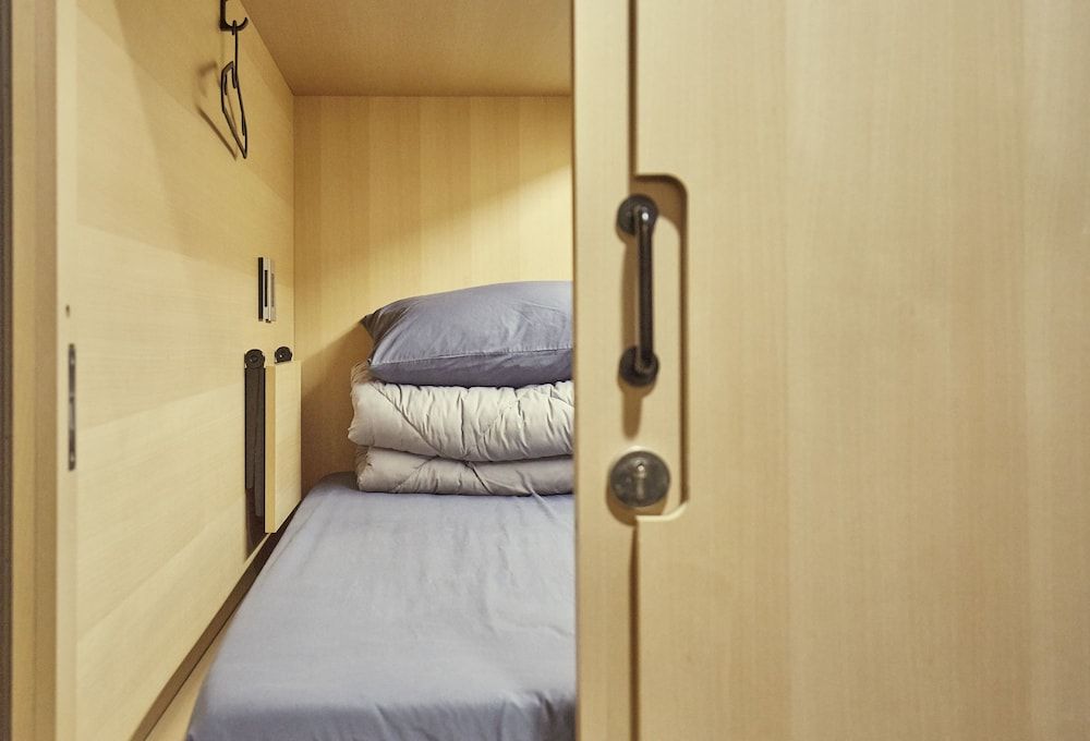 THE CAPSULE Myeongdong Basic Shared Dormitory, Men only 4