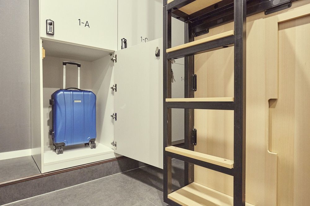 THE CAPSULE Myeongdong Basic Shared Dormitory, Women only 4