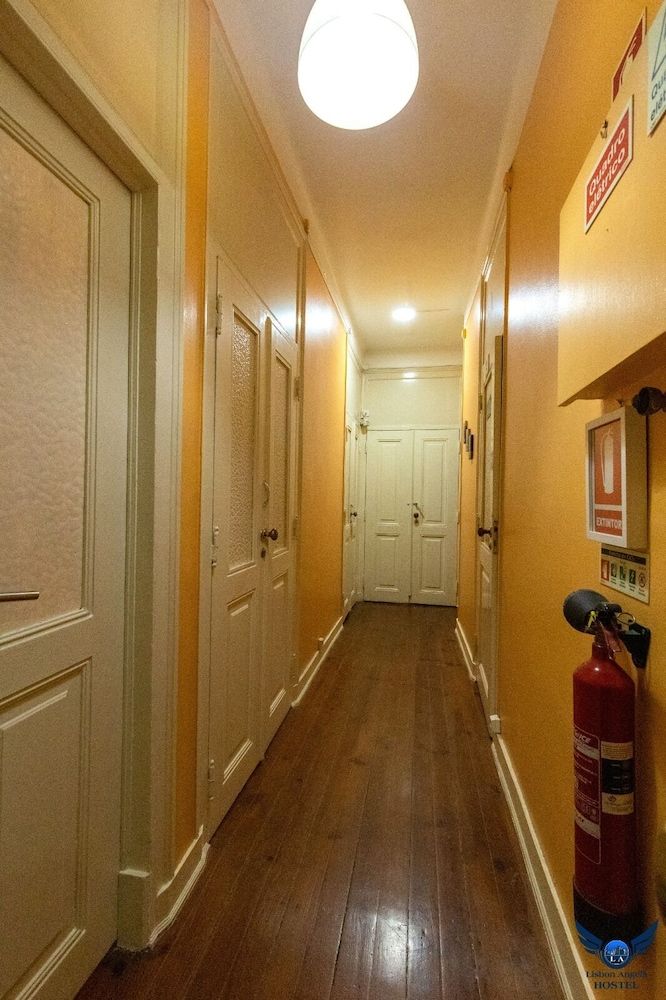 Lisbon Angles Hostel Design Double Room 7