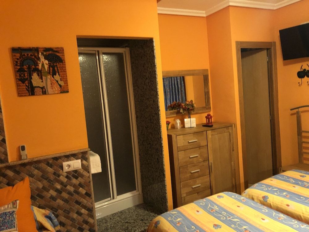 Basic Double Room, 2 Twin Beds