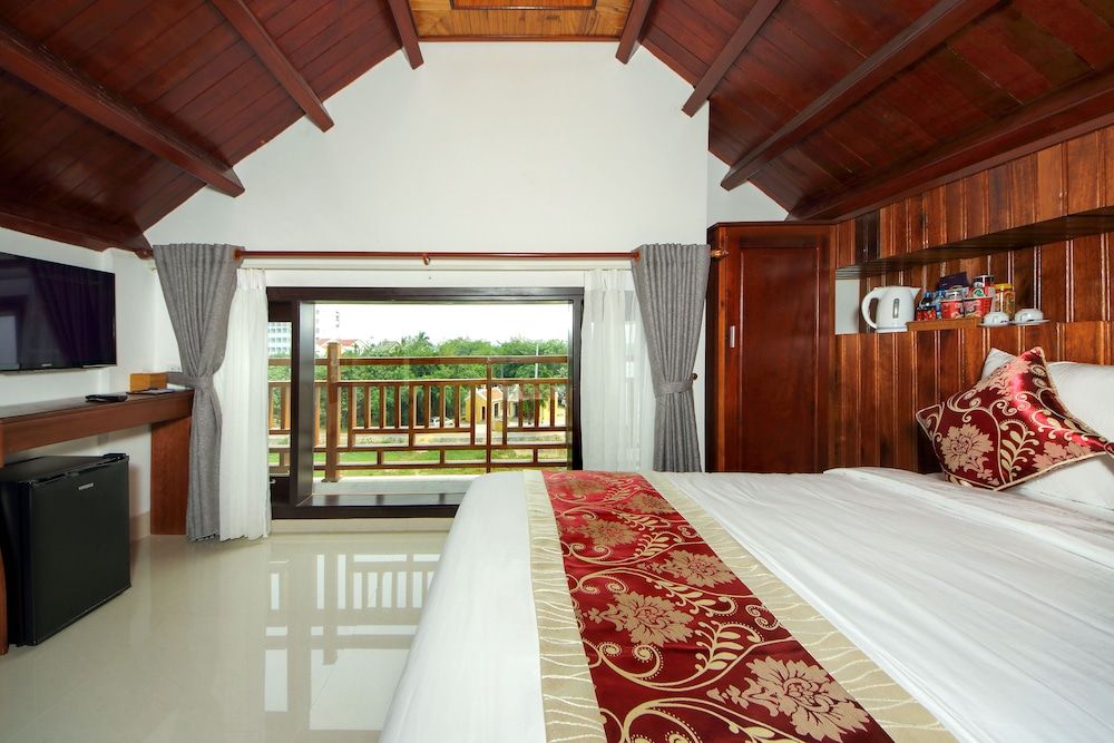 undefined Threeway Riverside Villa 4