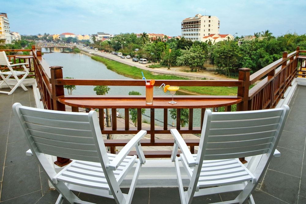 Threeway Riverside Villa Standard Double Room 5