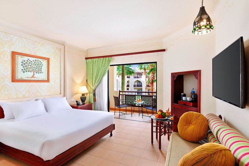 Pickalbatros Oasis Port Ghalib Deluxe Double Room 2