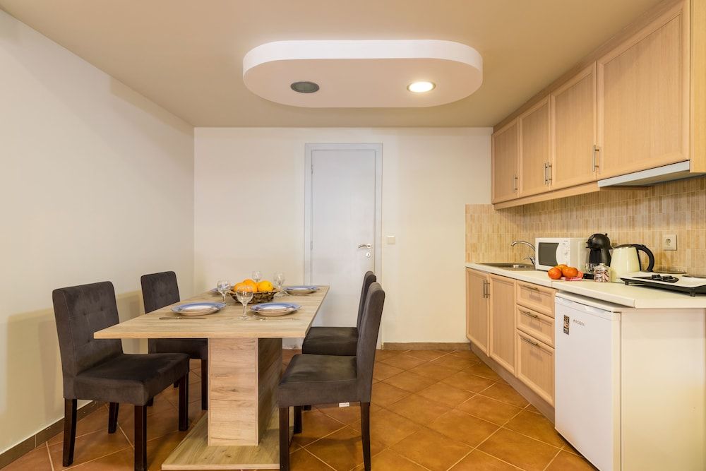 Mon-Repo Suites Standard Apartment 5