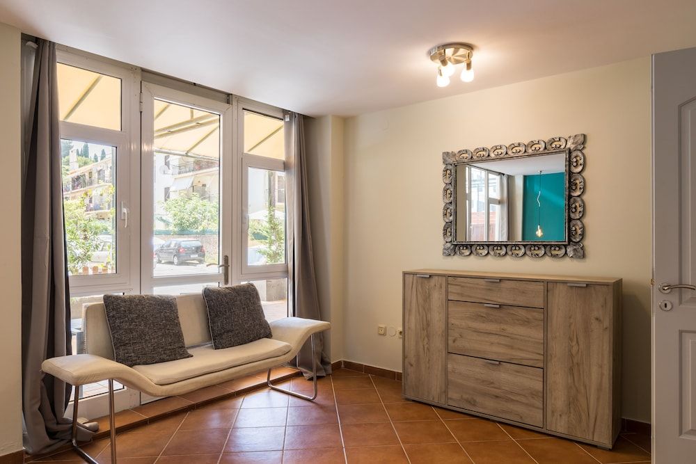 Mon-Repo Suites Superior Apartment 8