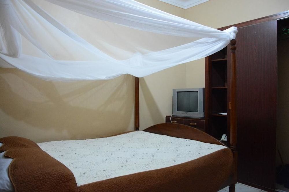 Rwenzori International Hotel Single Room 2