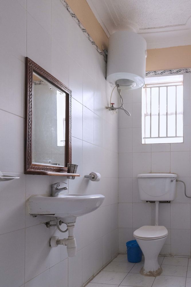 Rwenzori International Hotel Single Room 11