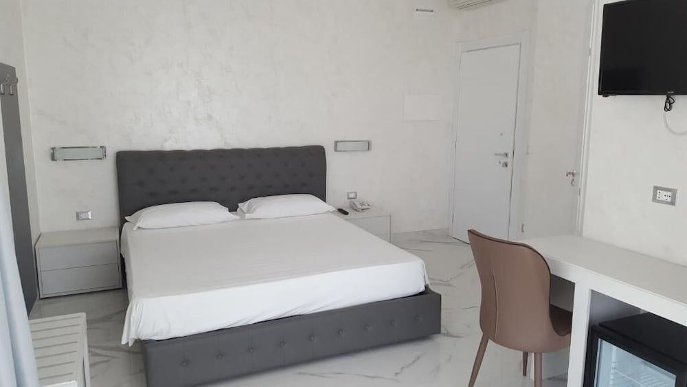 Hotel Presidente Deluxe Room 2