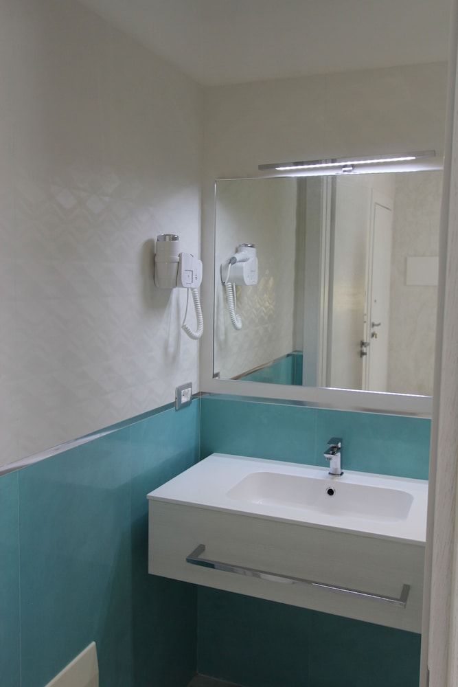 Hotel Presidente Economy Room 8