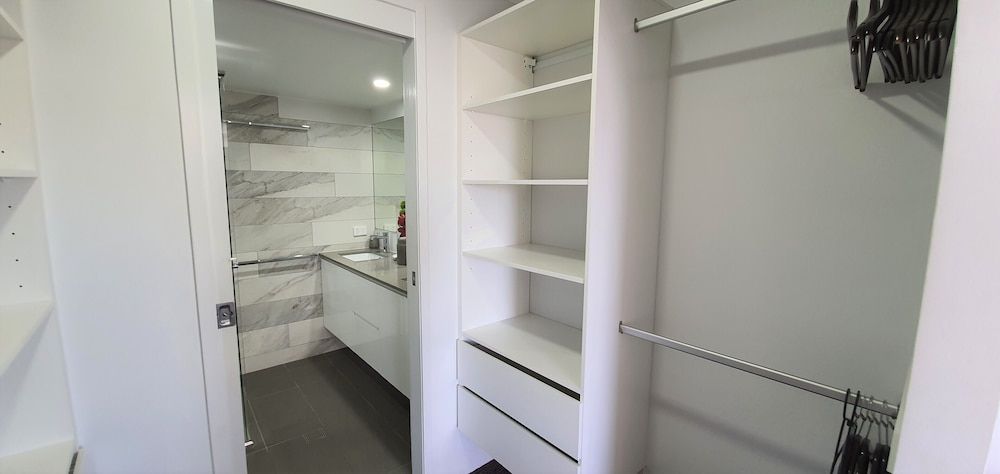 Surfers Chalet 2 Bedroom Apartment (Ocean View, Unit 16) 10