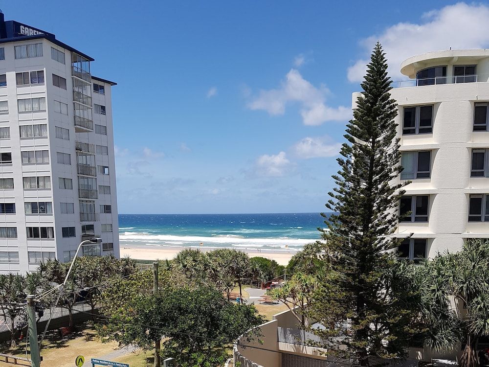 undefined Surfers Chalet 6