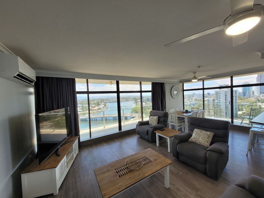 undefined Surfers Chalet 4