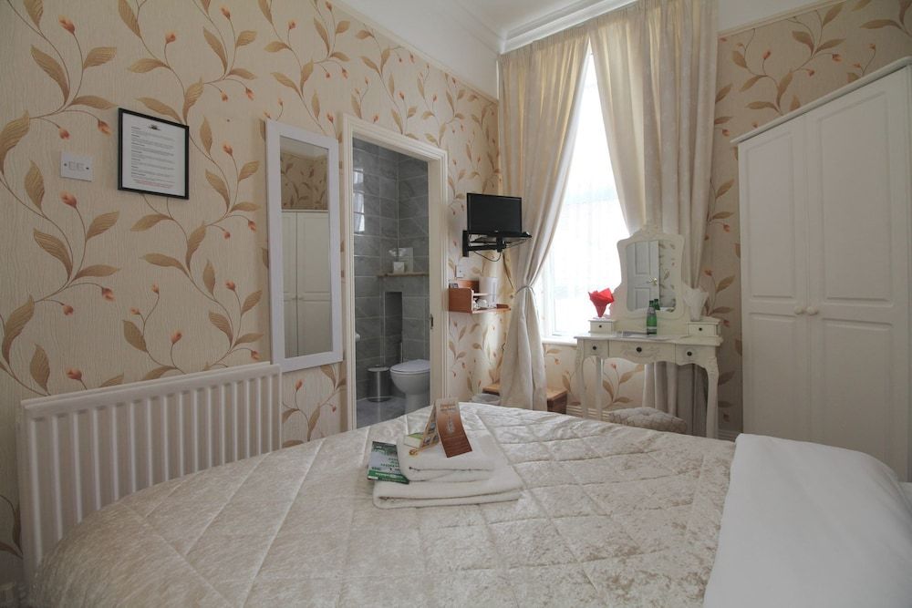 Donnybrook Hall Basic Double Room 7