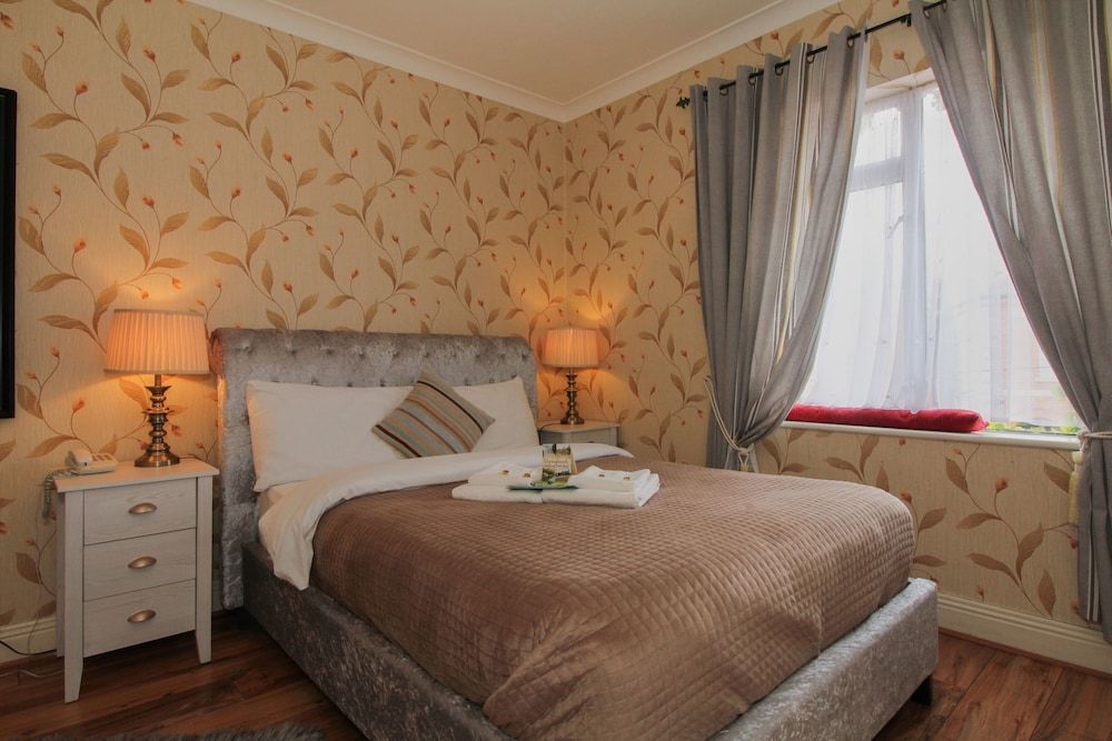 Donnybrook Hall Basic Double Room 6