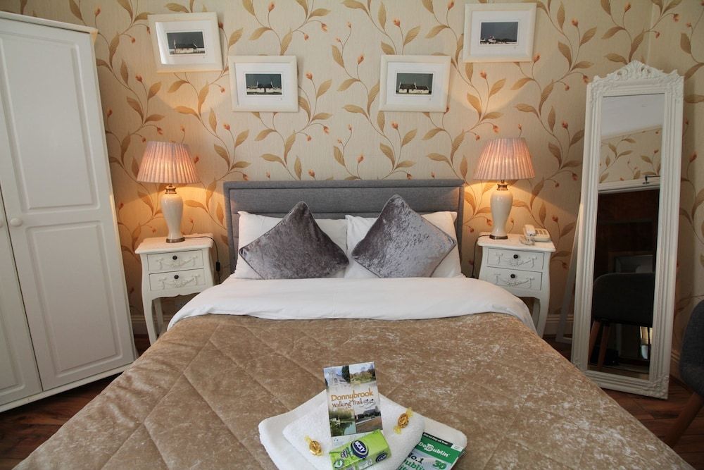 Donnybrook Hall Basic Double Room 9