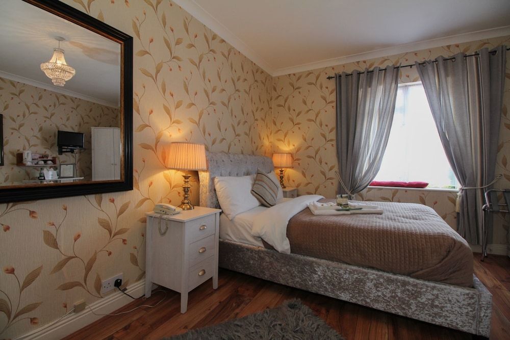 Donnybrook Hall Basic Double Room 10