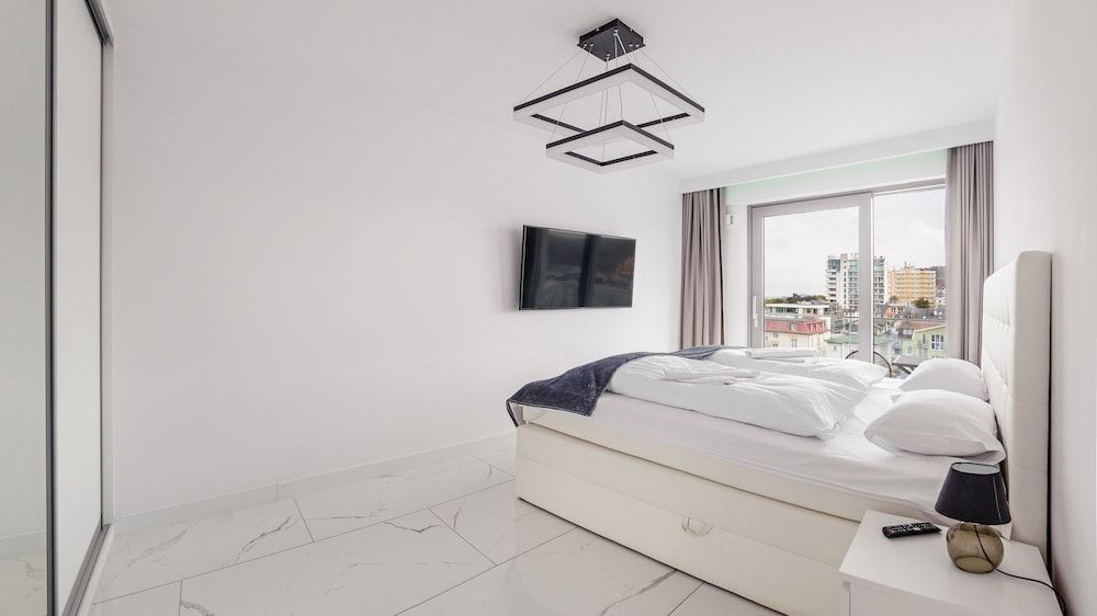Apartment (51 C)