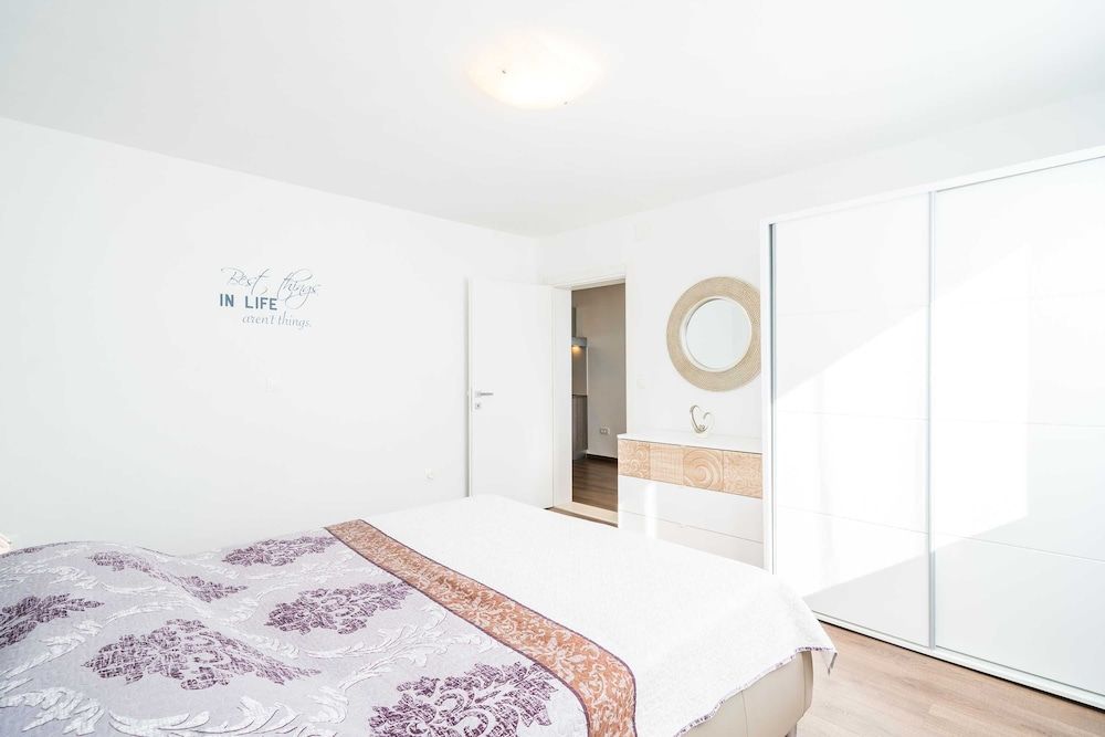 Apartment (One Bedroom Apartment)