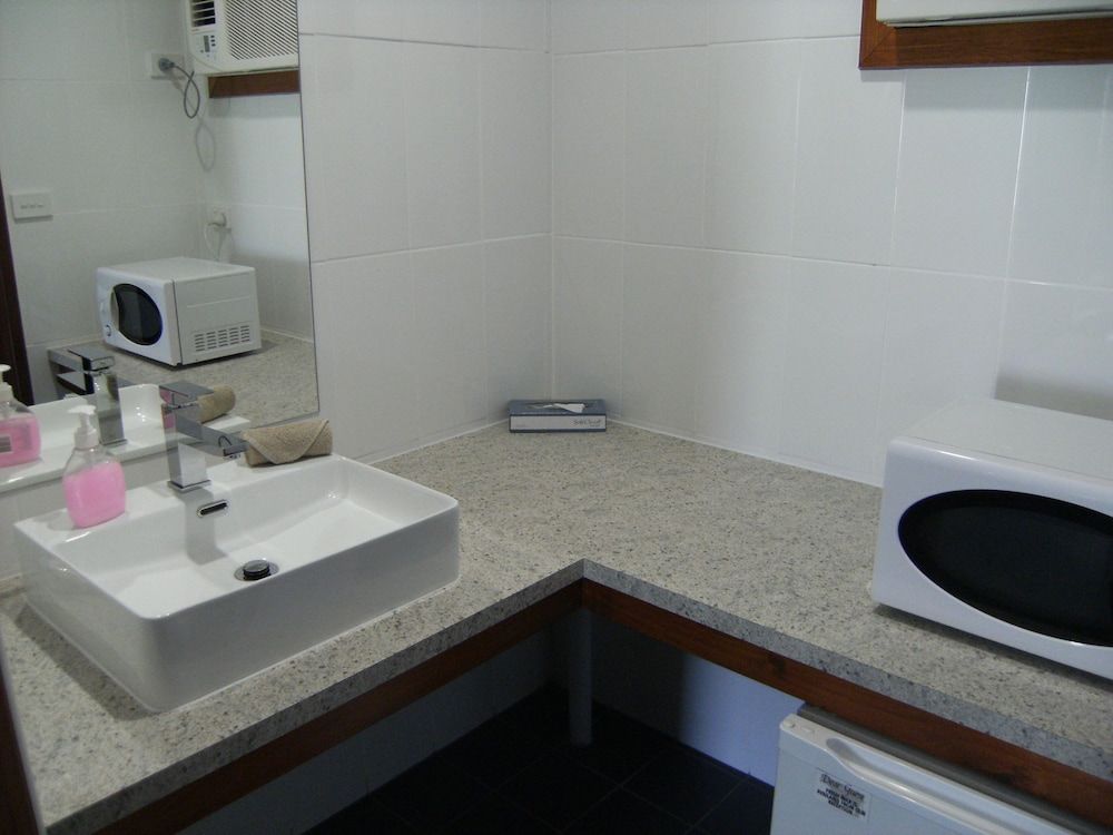 Regency Court Motel Classic Twin Room 4