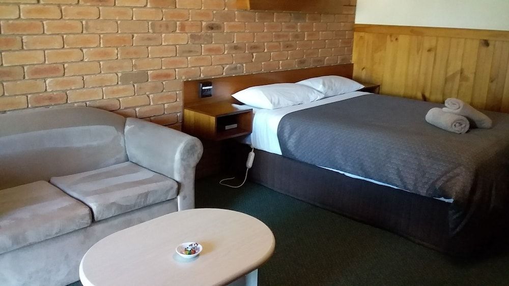 Regency Court Motel Classic Twin Room