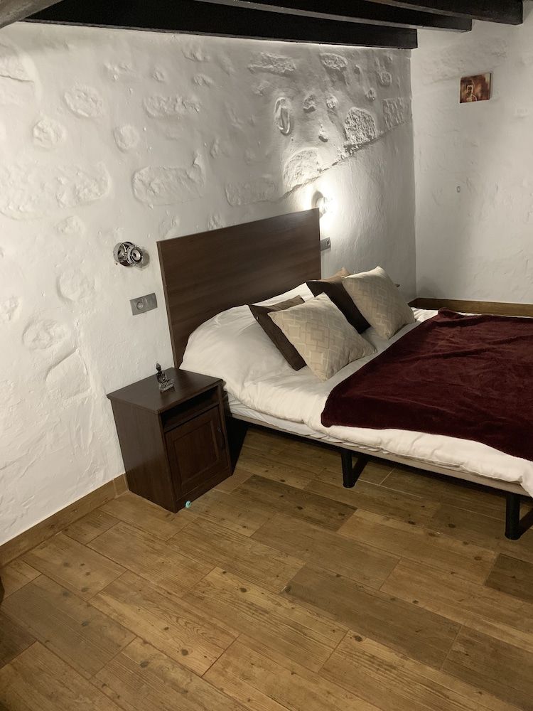 Valtisya House Pool & Airport Comfort Room 4