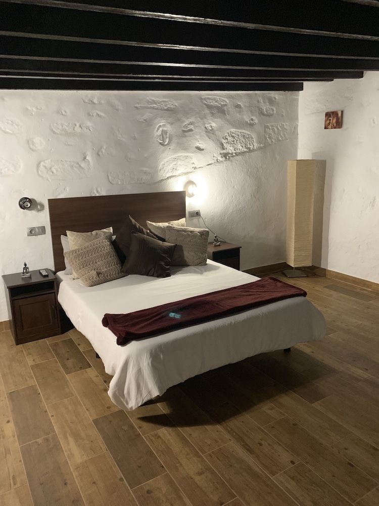 Valtisya House Pool & Airport Comfort Room 5