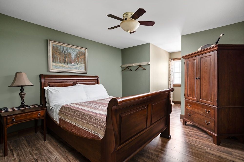 Artists Colony Inn