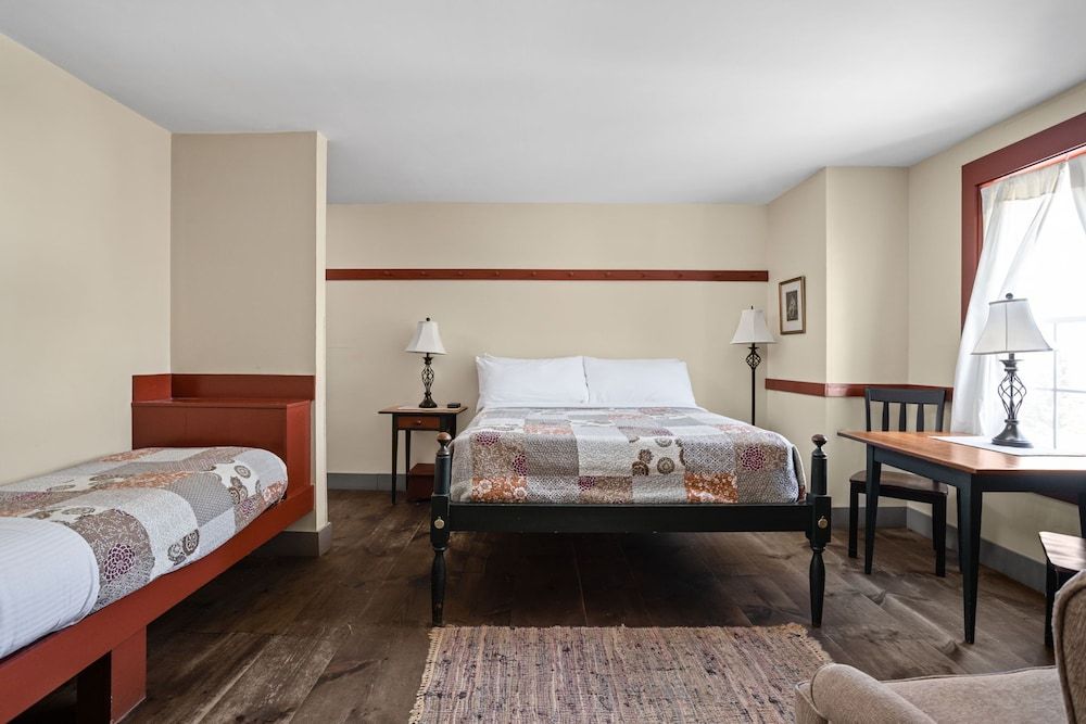 Artists Colony Inn