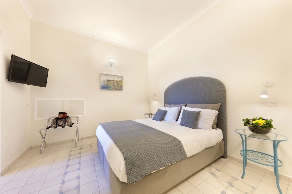 Rosa Magra Guest House Deluxe Double or Twin Room, Ensuite, Courtyard View 3