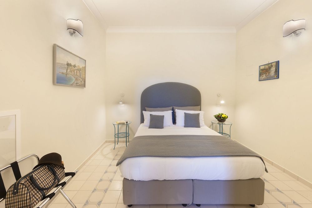 Rosa Magra Guest House Deluxe Double or Twin Room, Ensuite, Courtyard View 4
