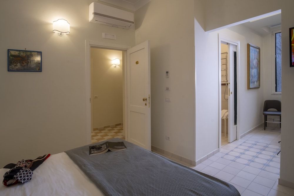 Rosa Magra Guest House Deluxe Double or Twin Room, Ensuite, Courtyard View 9