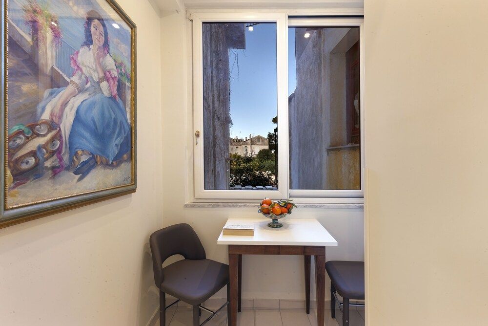 Rosa Magra Guest House Deluxe Double or Twin Room, Ensuite, Courtyard View 5