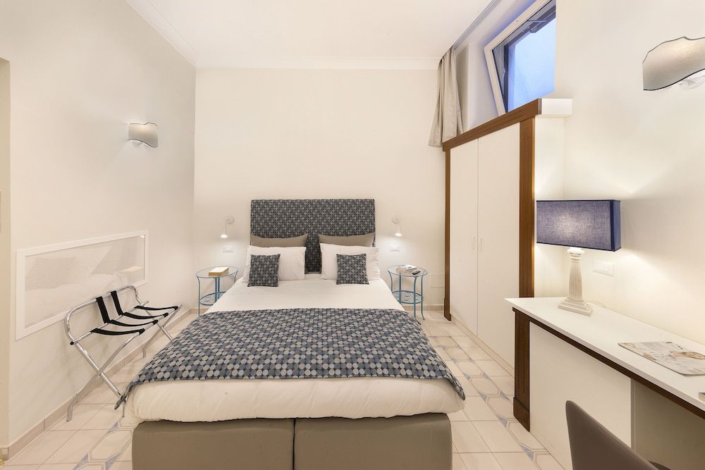 Rosa Magra Guest House Standard Double or Twin Room, 1 Bedroom, Ensuite 4