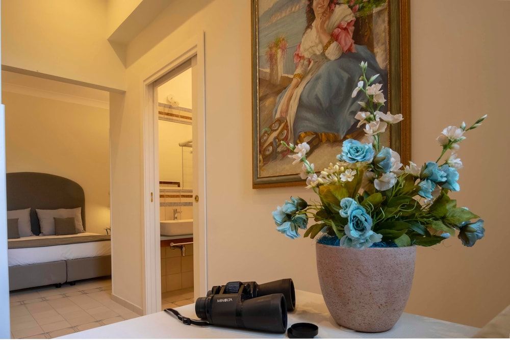 Rosa Magra Guest House Deluxe Double or Twin Room, Ensuite, Courtyard View 2